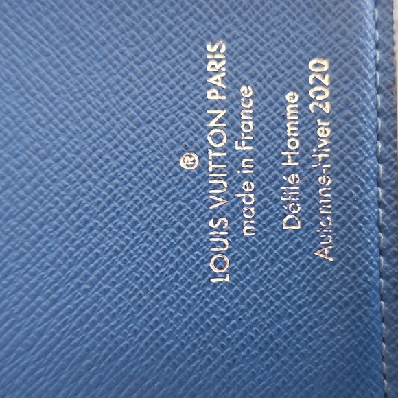 Louis Vuitton RARE Gradient Blue Monogram Wallet/Passport Holder - Picture 7 of 15
